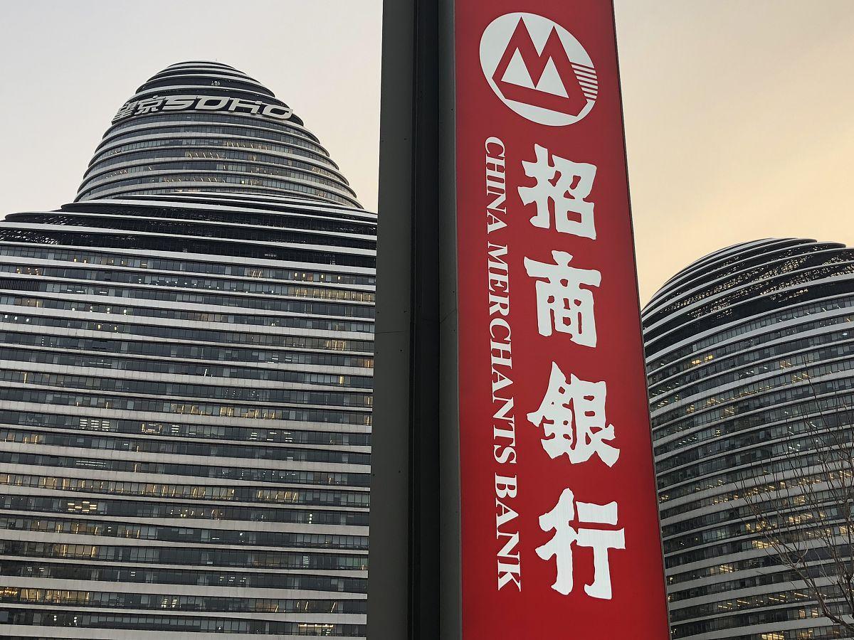2025年中国银行业营收十强排名：
1、工商银行：8382.70 
2、建设银行