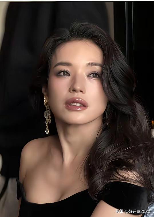 记得有一位娱乐圈的大佬说过:“年少不知舒淇和莫文蔚之美”，这句话确实有一点道理，
