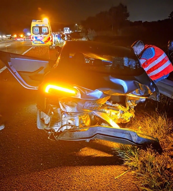 【特斯拉Model 3被时速250公里奔驰AMG撞毁：车主无碍 又提了一台】快科