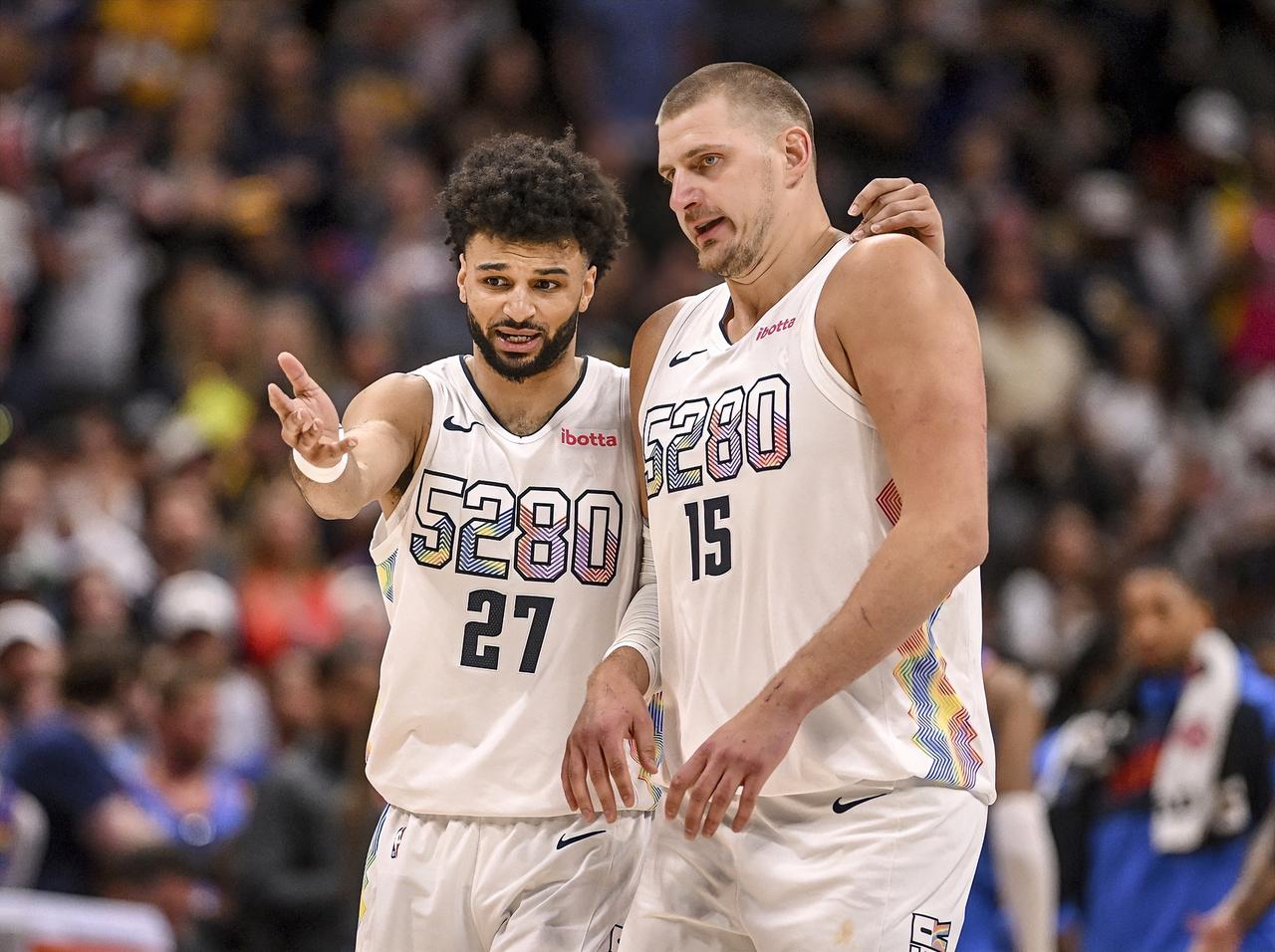 约基奇：叫小约基奇的，在你面前都是学生？
穆雷：关键时刻不掉链子？？？一个中投，