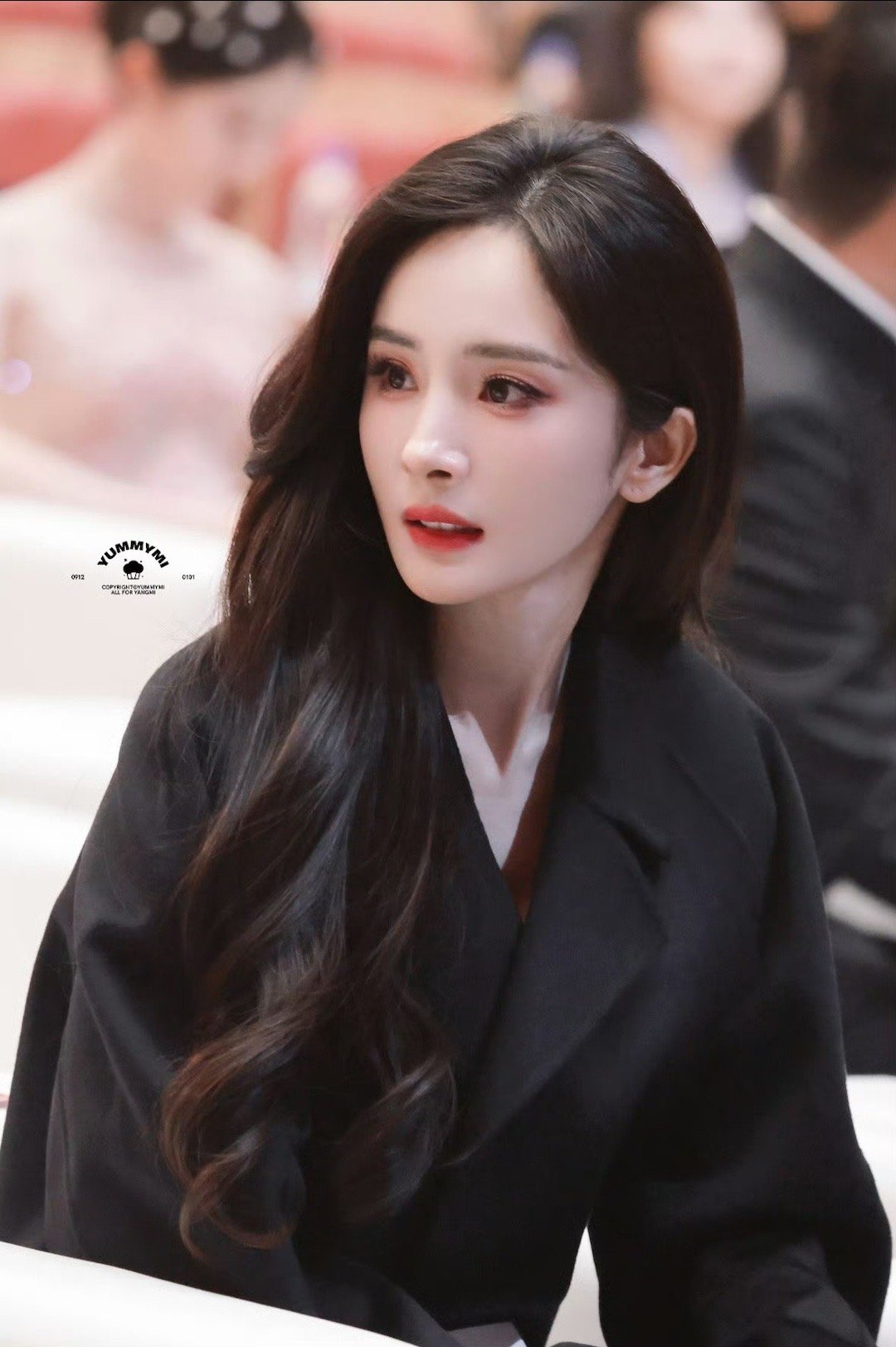 杨幂去了精品之夜我们顶流幂的行程就是这样连轴转的啦，不过不影响幂幂状态好呀，恭喜