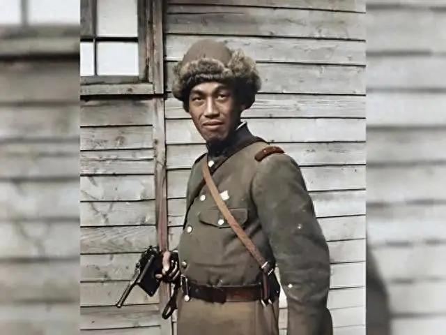 1938年1月，一个日本军官到华东照相馆送来两卷胶卷冲洗，罗瑾在冲洗时发现其中有