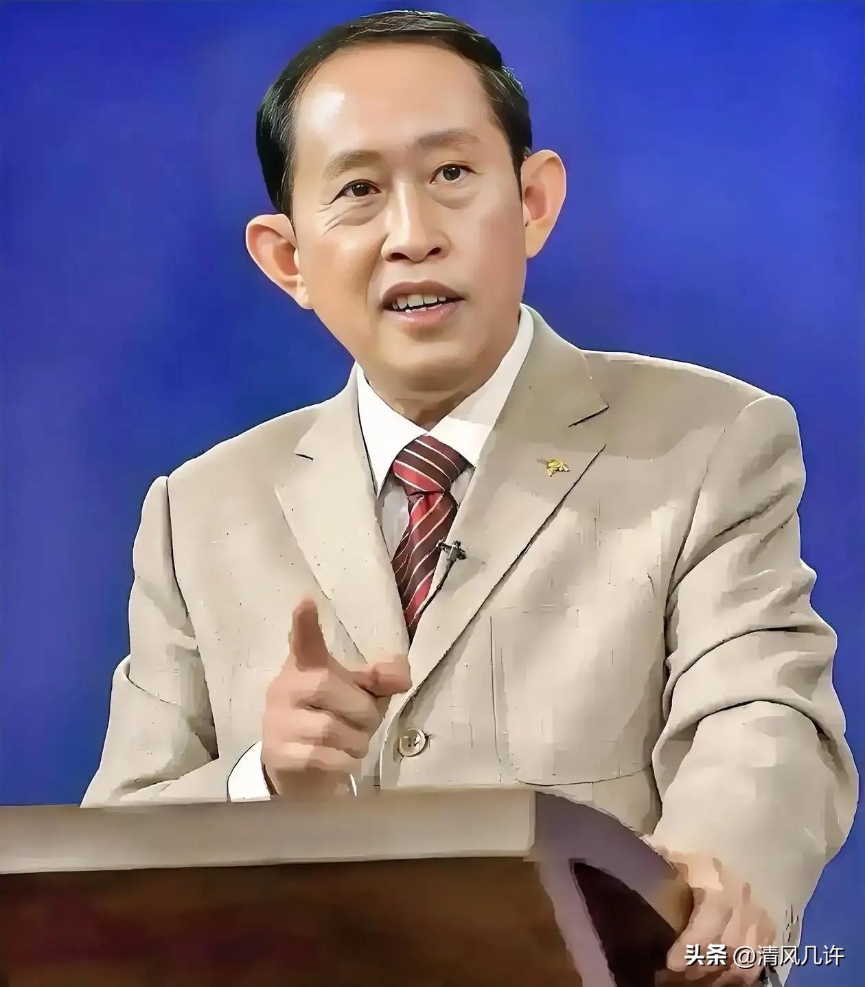 心理学家说：“你要是碰到一个男人，手腕上没有手表，手指上没有戒指，脖子上没有项链