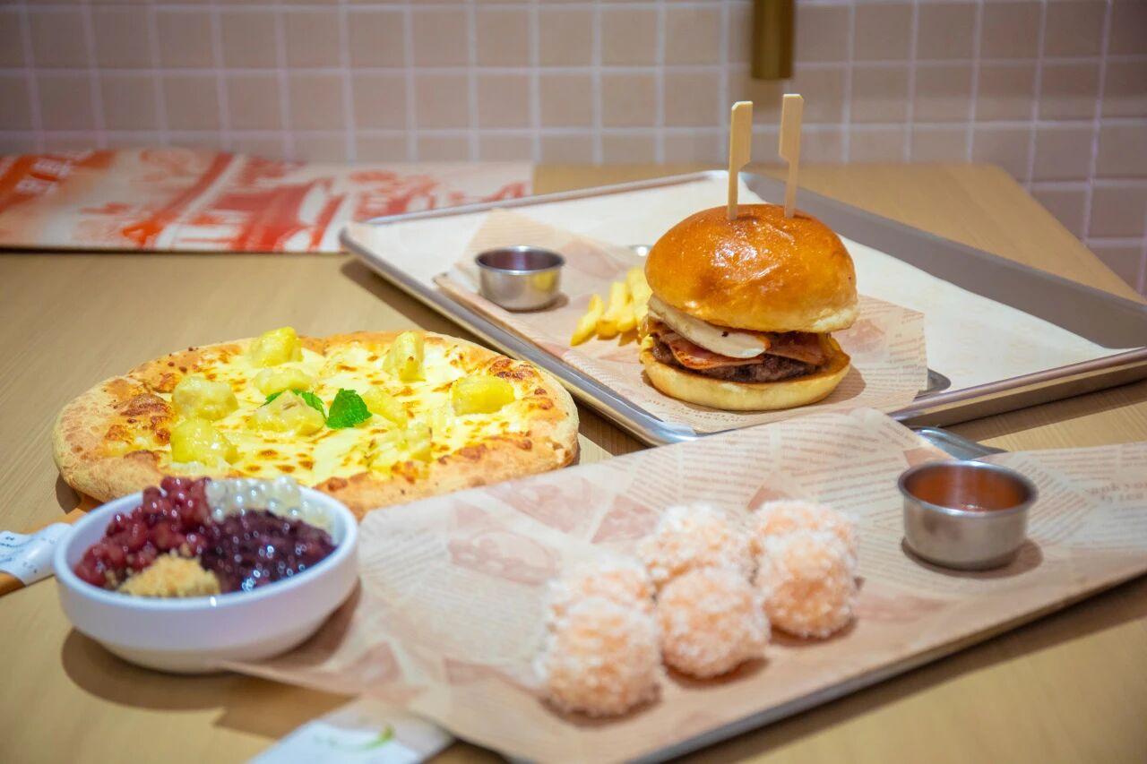 野心不止于火锅的海底捞，正抢占更多热门餐饮品类。上周，旗下「小嗨爱炸·中国披萨」