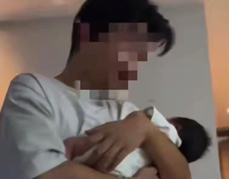 这起令人心碎的悲剧再次敲响了家庭与服务行业的警钟，也让我们不得不深思：在孩子的生