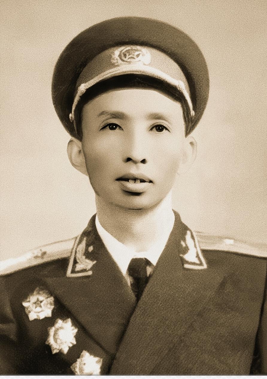 拟授中将，却改授少将，他写信向上级求实，毛主席:待遇提高两级
 
1955年新中
