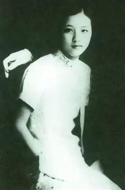 1938年7月，17岁的郭翼青嫁给了54岁的三婚男程潜。

新婚之夜，圆房之后的