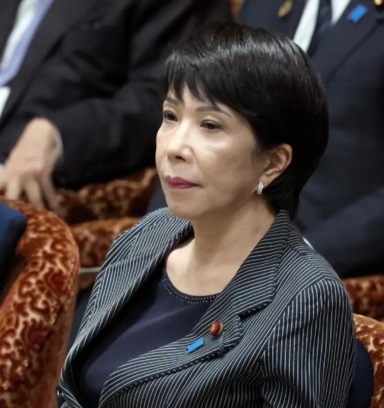 简直是天崩开局！日本近期彻底遭遇“人祸叠天灾”双重暴击，首相高市早苗一边深陷多重