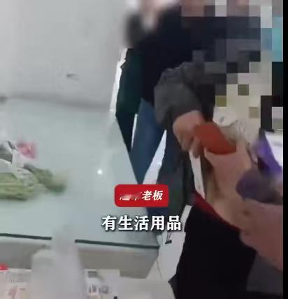 “真是丢死人啦！”

近日，四川德阳某超市，一大妈正要离开，结果被警方拦了。紧接