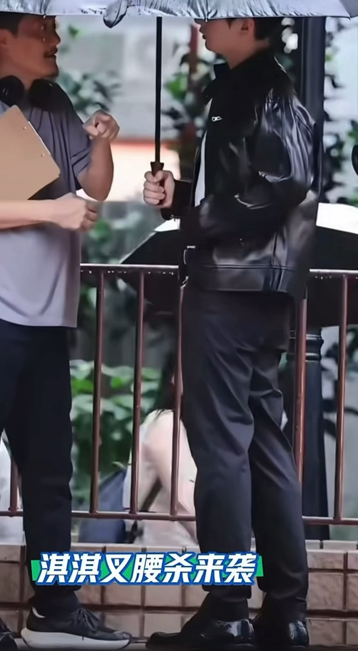 不是…这个场景这套妆造到底迷鼠了多少路人小姐姐…