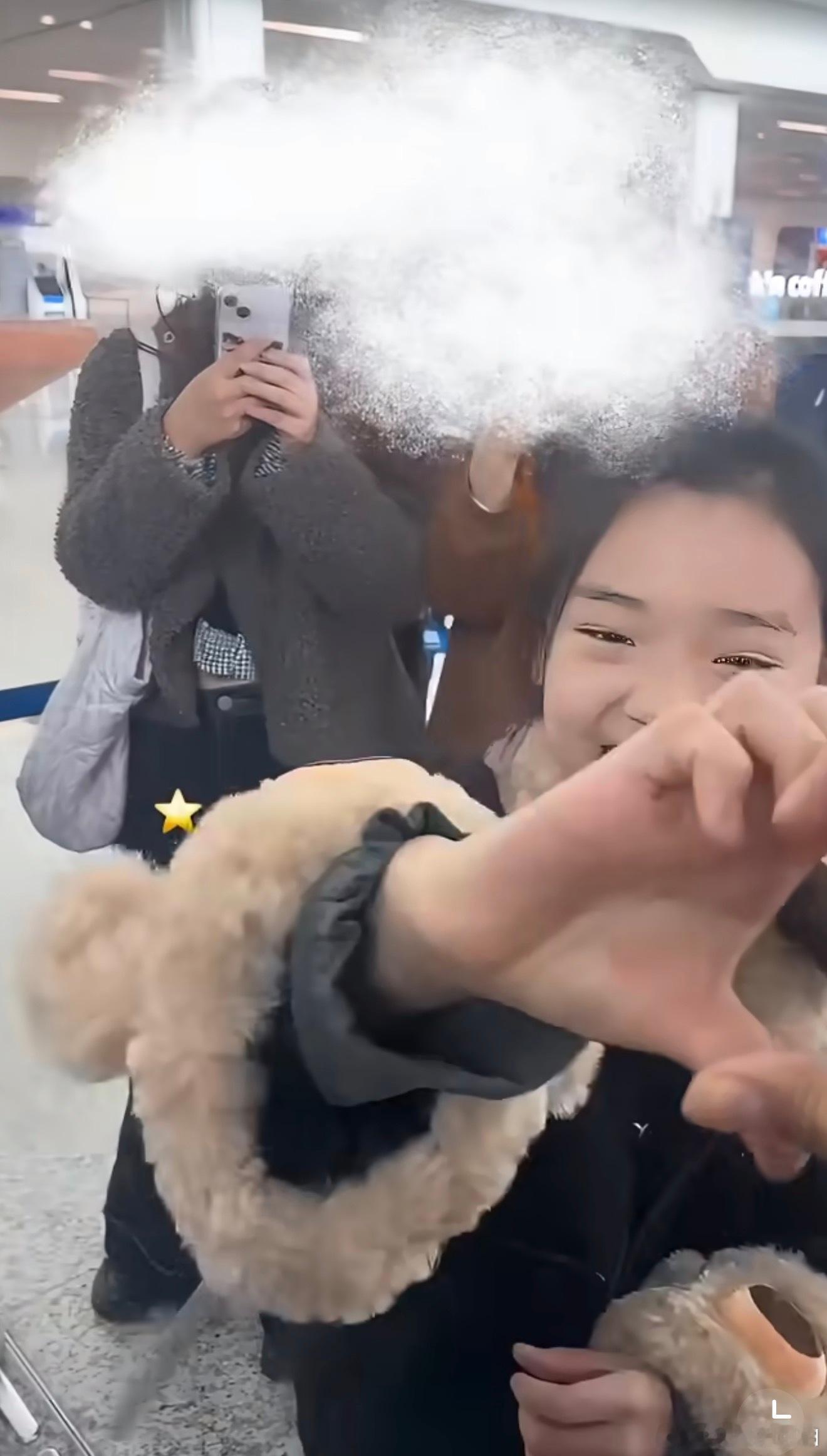 小酒窝比完你的比你的继鸡排哥的做完你的做你的，小酒窝也有流水线了[笑哈哈]比完你