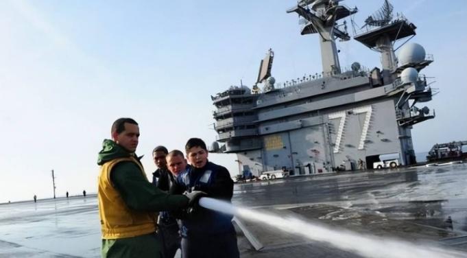 航母有多难养？山东舰编制几千人，食堂一天做七顿饭，顿顿都很丰盛，光是每天伙食费高