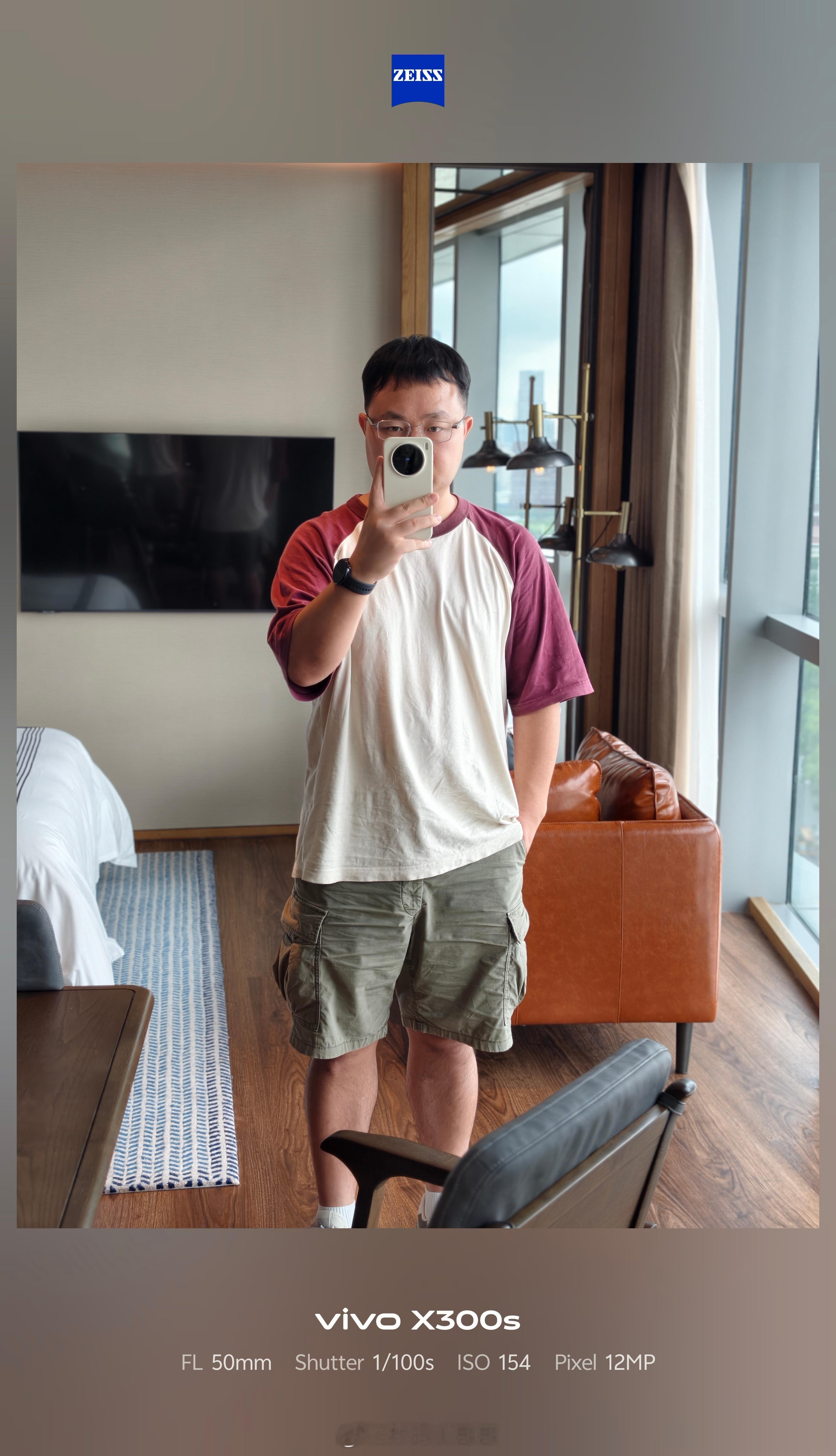 到上海啦，来参加明天的vivo X Fold6发布会。酒店环境不错，窗外视野非常