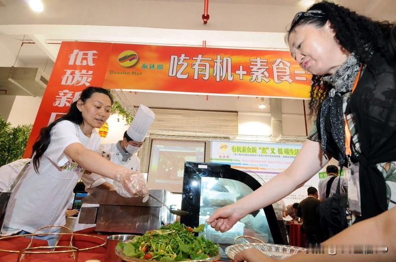 宗庆后曾有投资香港、迈向国际的想法，想要发展绿色有机食品，创造健康饮品概念，推动