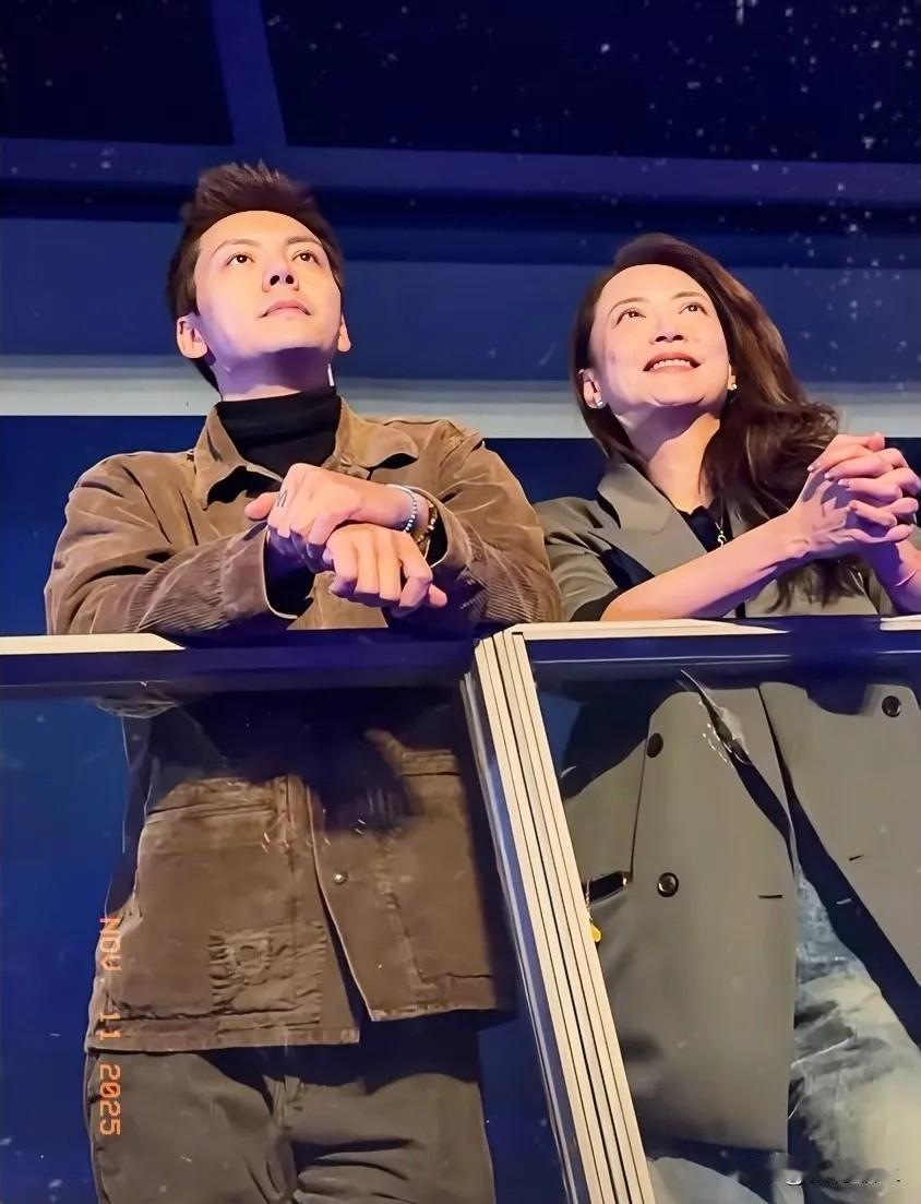 何穗心里有多难受，陈伟霆可能没察觉。  
刚生完孩子的人，孕激素乱得很，敏感得很