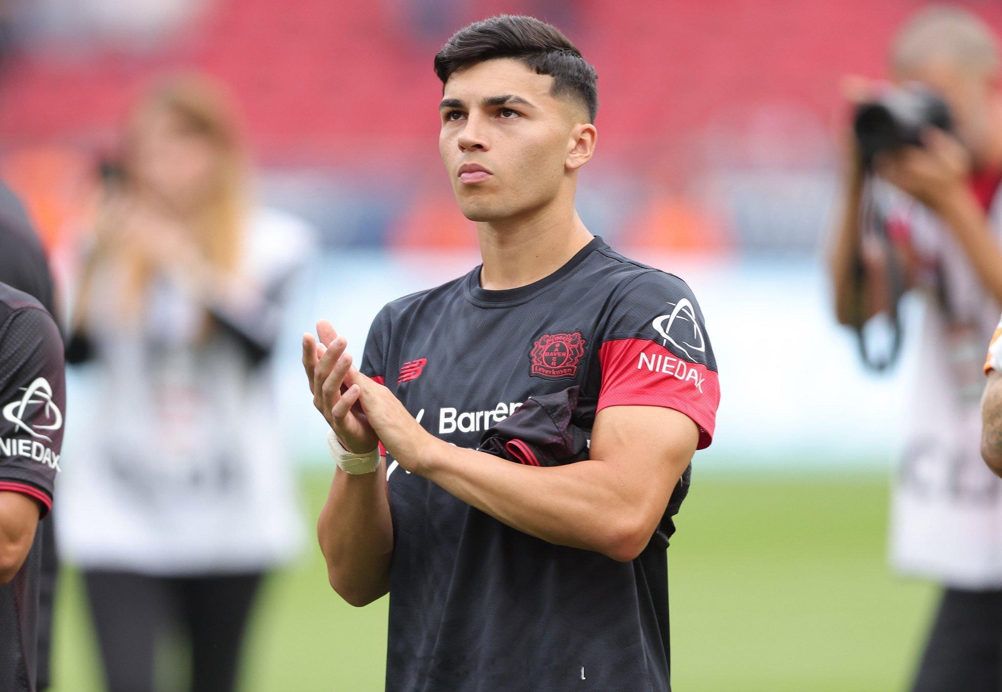 🚨🆕 勒沃库森俱乐部愿意在冬季外租阿莱霍-萨尔科。勒沃库森对这位19岁进攻天