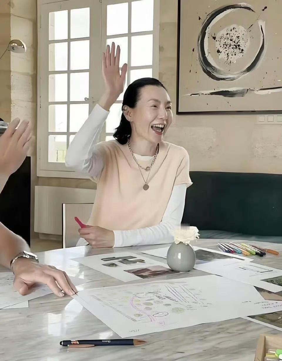 61岁张曼玉近况不谈婚姻不被定义，不婚不育，活成了自己喜欢的样子 