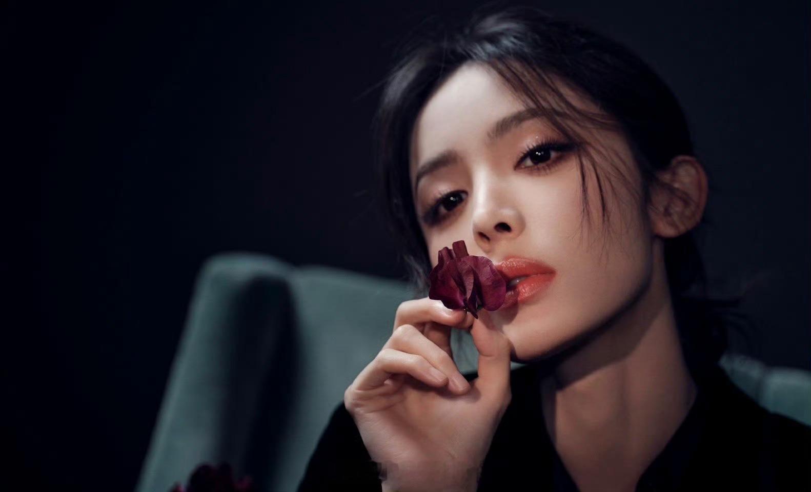 娜扎没有技巧就是硬飒 娜扎不语只是一味going，小八不语只是一味赞叹：姐太飒了