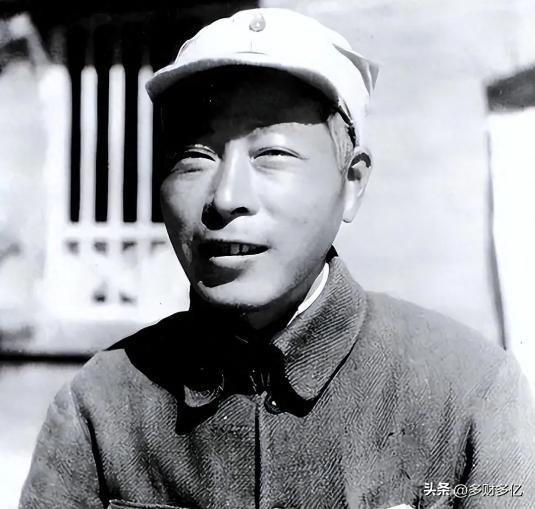 四川首任省委书记太硬核！扎根巴蜀办实事，清廉一生让人敬佩
 
他是新中国四川省第