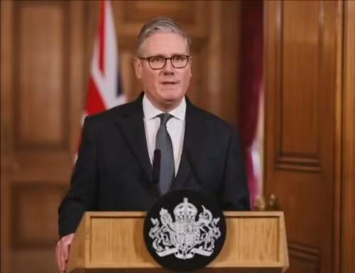 英国首相斯塔默说：“英国飞机在空中巡逻，这是为了保护我们的人民、我们的利益以及我