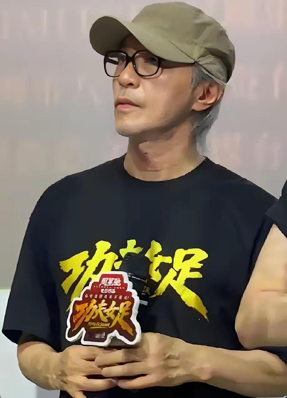 《功夫女足》真是越看越有！
终于明白周星驰为什么不把最高级的龙特效留给主角，而是
