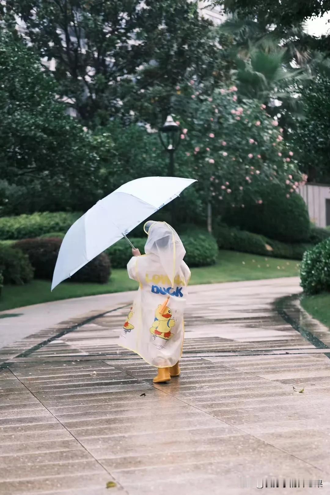 人类幼崽怎么能这么萌呢？

简直是把我的心都萌化了～

今天应该是全国各地都在下