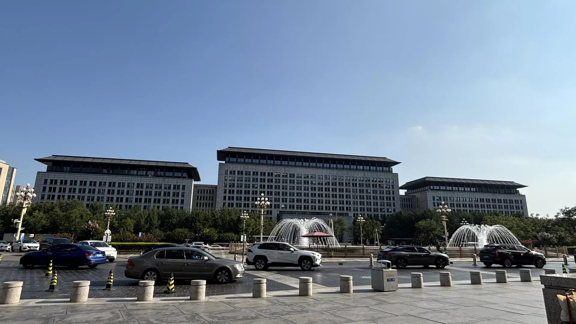 欧委会正在抓紧制定一项新贸易工具，以应对中国“产能过剩”问题。不外乎加征关税，没