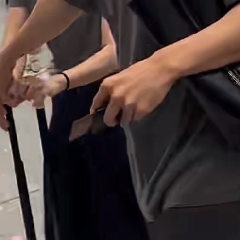 卧槽不对我妈拿的是不是护照？她要去哪里，母亲你别丢下我啊（哀嚎 