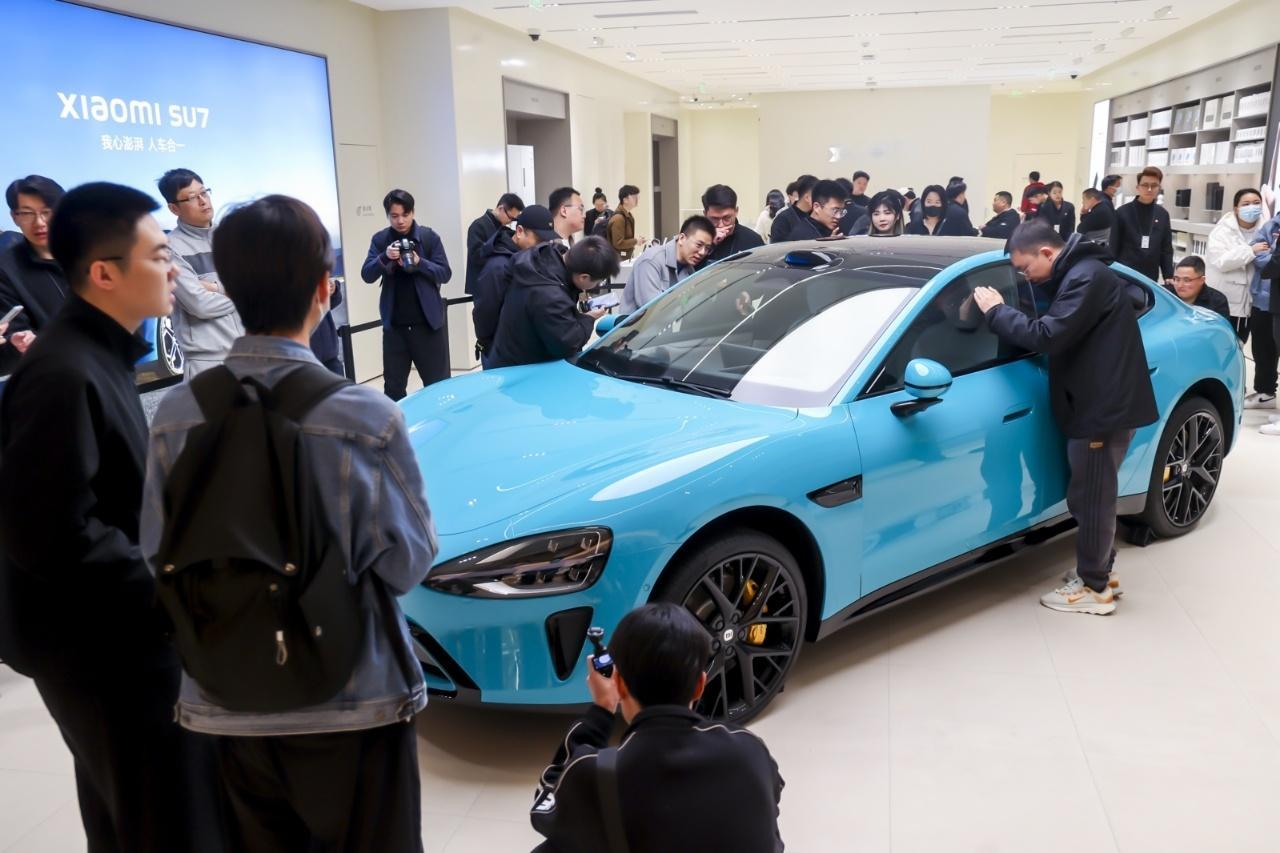 小米只能说所有形容词汇集一起：好看、好开！并且惊喜不止于此，相信你们上车之后肯定