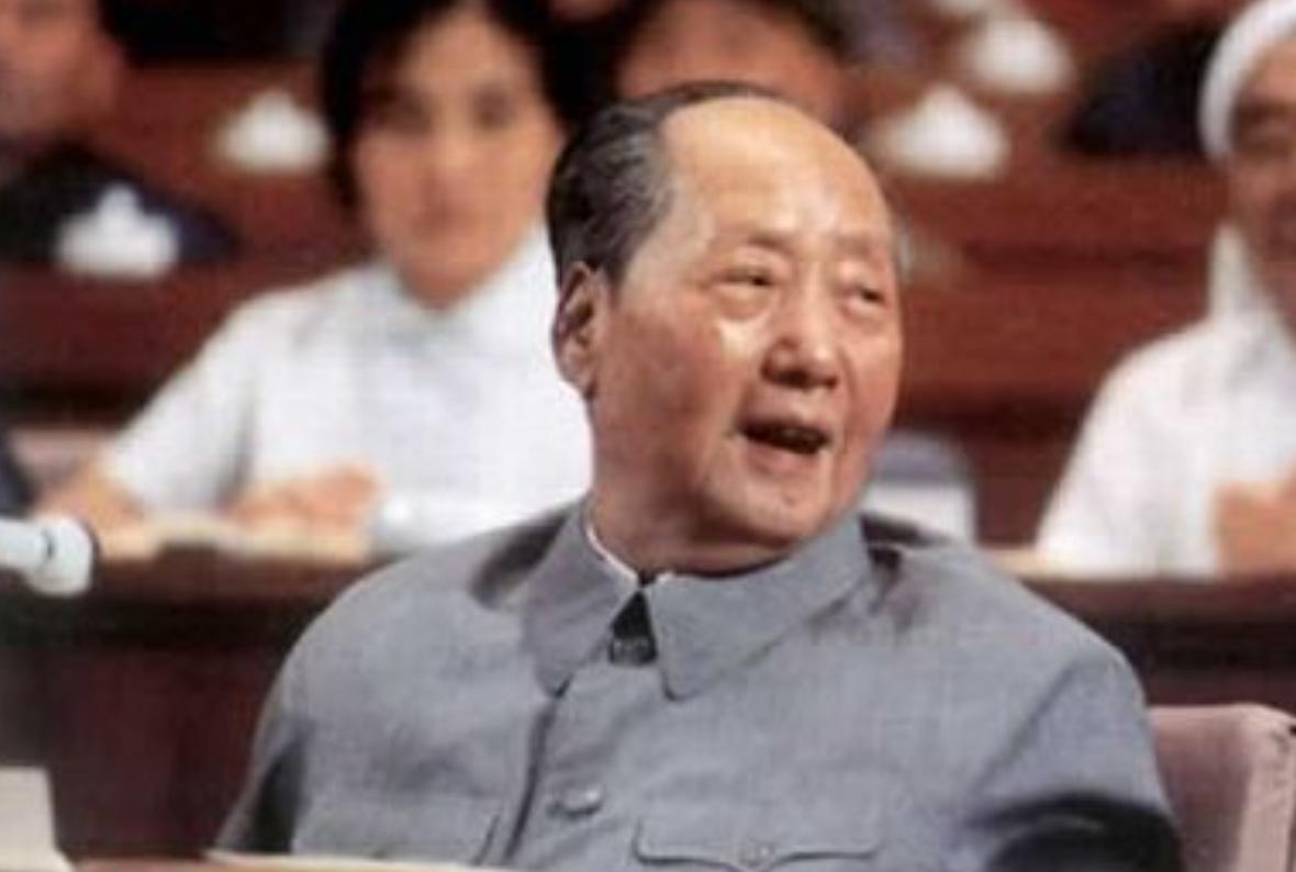 毛主席人生最后一次看电影，《难忘的战斗》播放还不到十分钟，毛主席就号啕大哭，使得