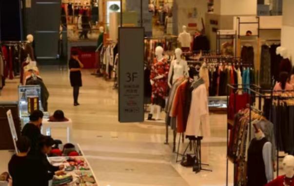 昨晚在日本的表弟打电话跟我说：现在的日本一点也不好混，尤其是日本现在的旅游业，倒