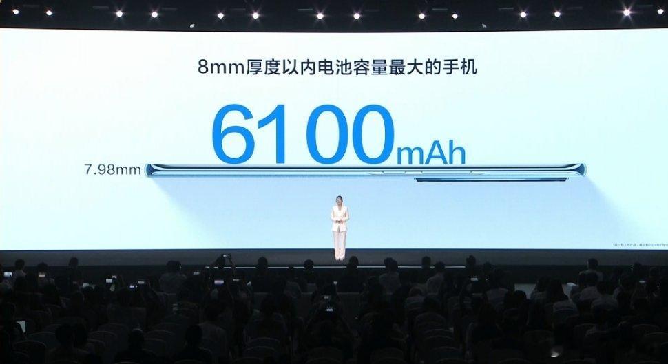 麦芒30在7.98mm的机身里内置了一块6100mAh大电池，据说待机最长可以达