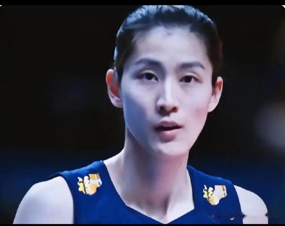 没有看出来哪里歪
       国家队光速二传最大的特点，就是传出去的球各种不可