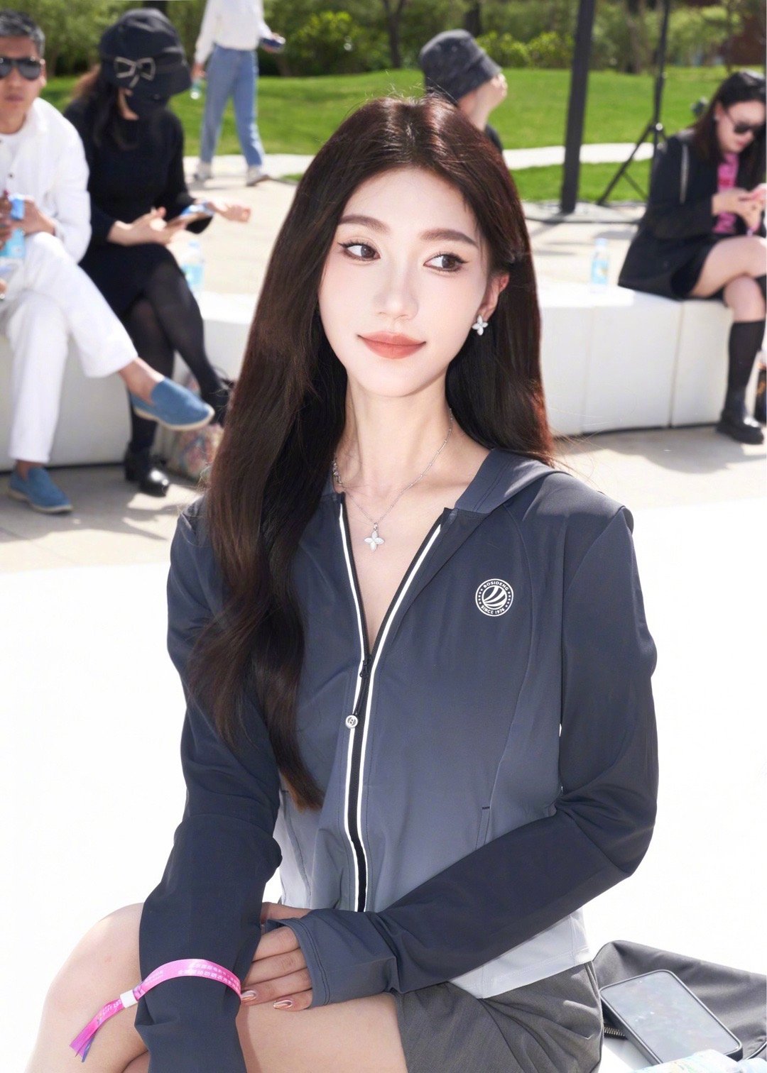 🎬北京电影节|看秀✖️波司登波司登居然将防晒衣带上北京电影节的秀场了！[鼓掌]