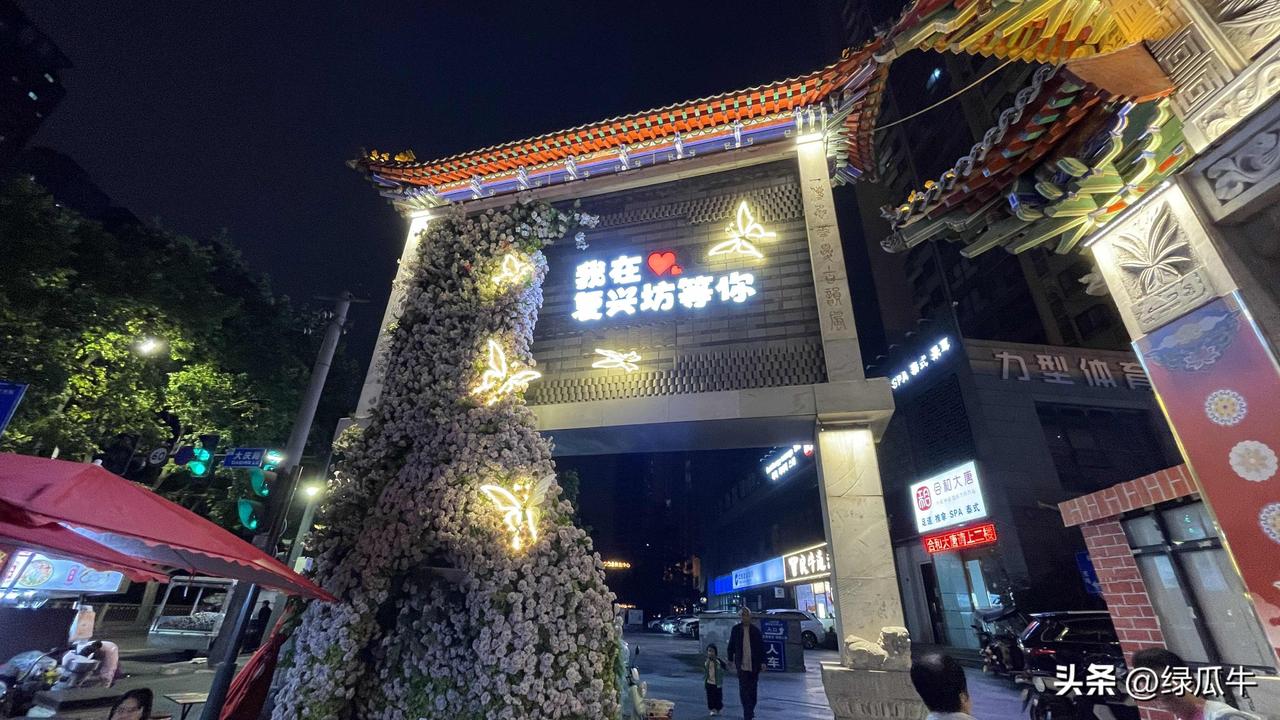 在西安发现的一处好地方，全是卖吃的！
最近在西安发现一处好地方，以前从来不知道，