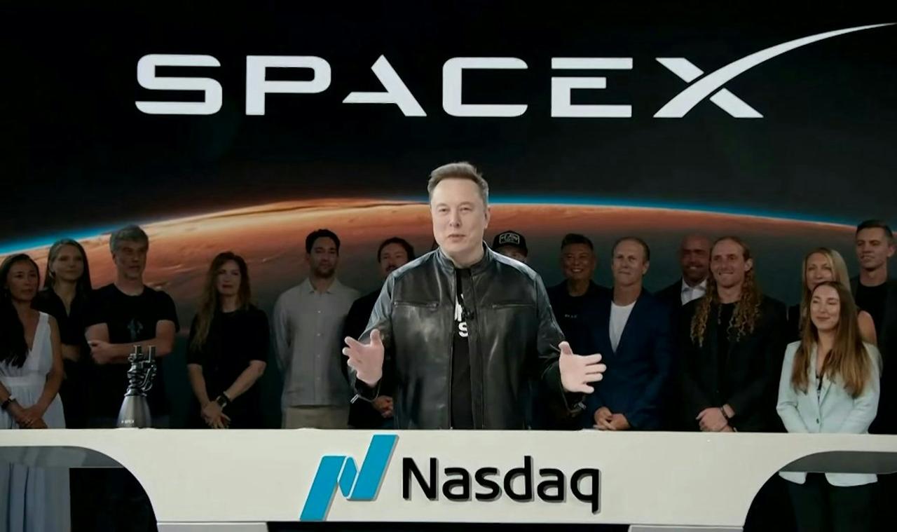 SpaceX登陆纳斯达克首日，股价大涨19.22%，市值突破2.1万亿美元，马斯