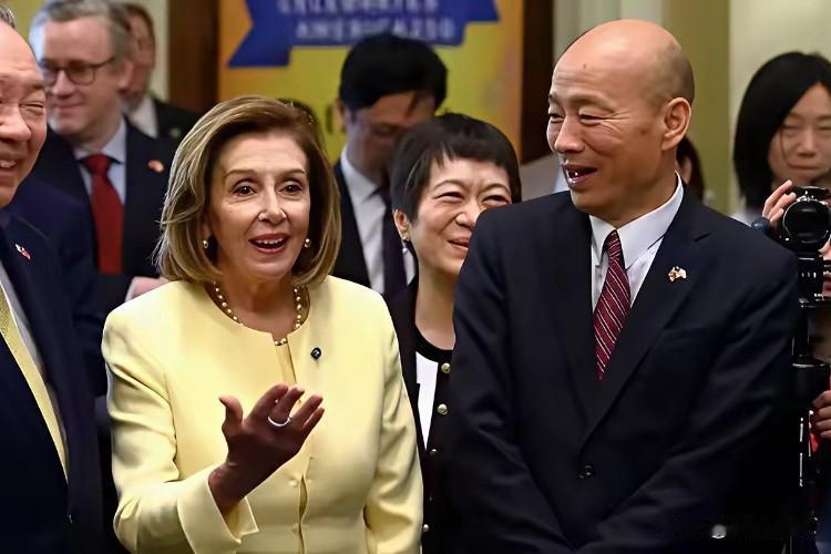 专逼自己人让位，韩国瑜这一步玩得人心发寒？
韩国瑜张嘴就让傅崐萁辞职，猛怼国民党
