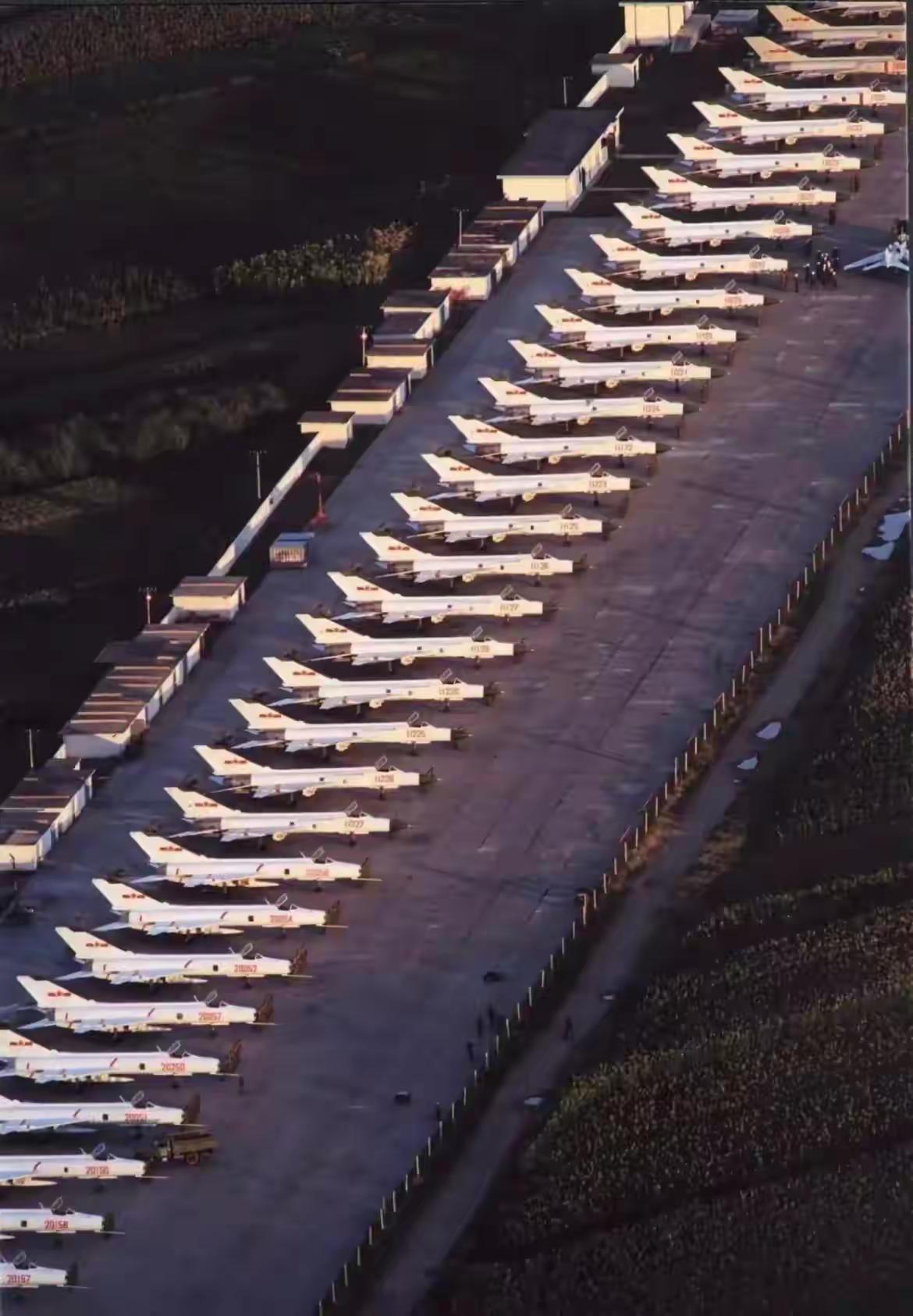 当年八爷撑起半边天的时候，咱们真是委屈到骨子里。那时候我们是联合国中唯一不能独立