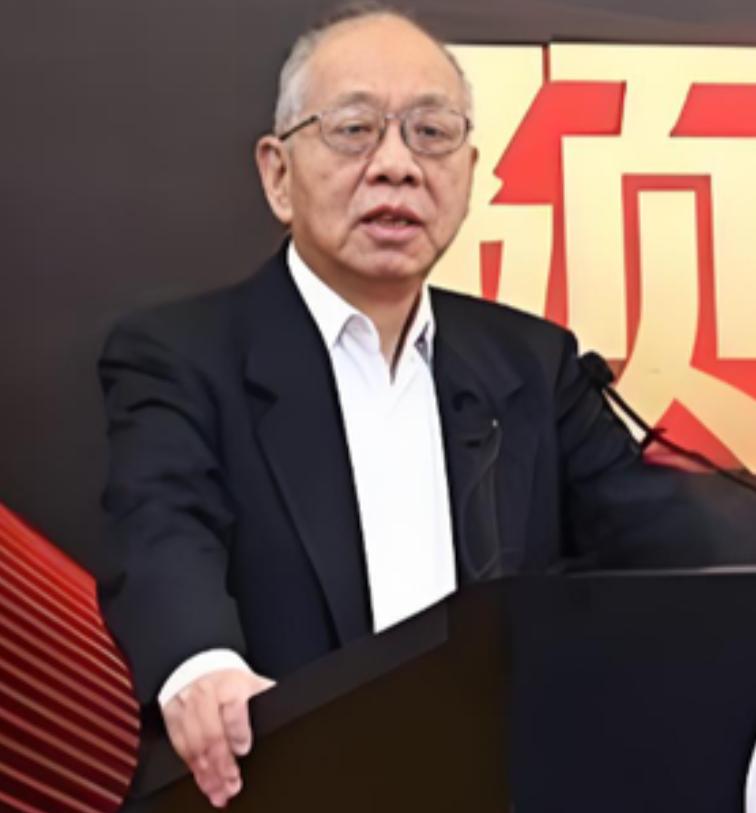 “遮羞布被扯掉了！”美籍华裔数学家丘成桐曾表示：中国数学水平落后美国80多年，跟