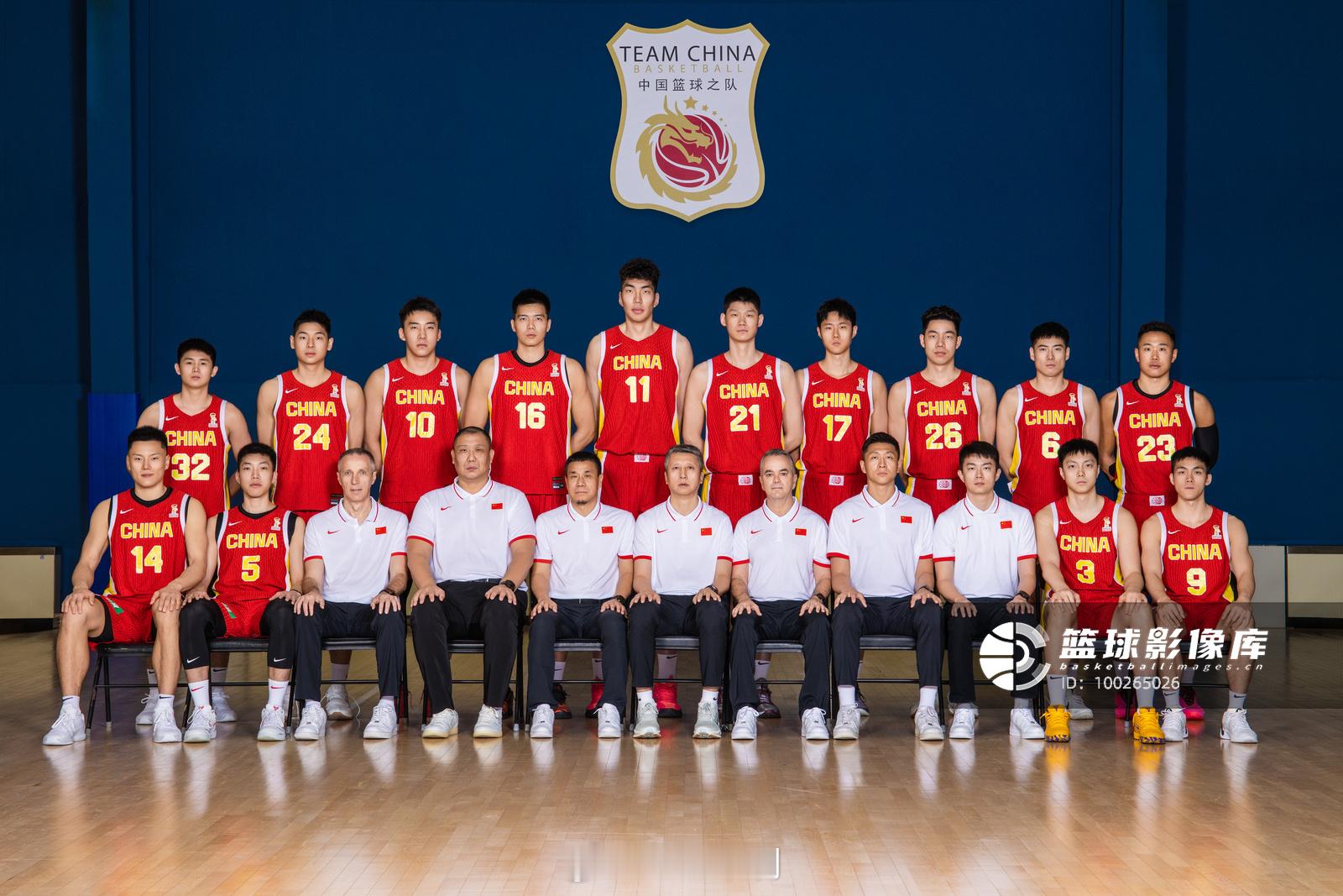 中国男篮中国男篮[超话] 中国男篮2026年版本的官方定妆照，据悉，球队7日出征