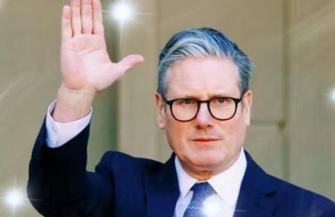 英国首相终于当着全世界的面，把那句心里话给说出来了。他说，中国，是世界三大强国之