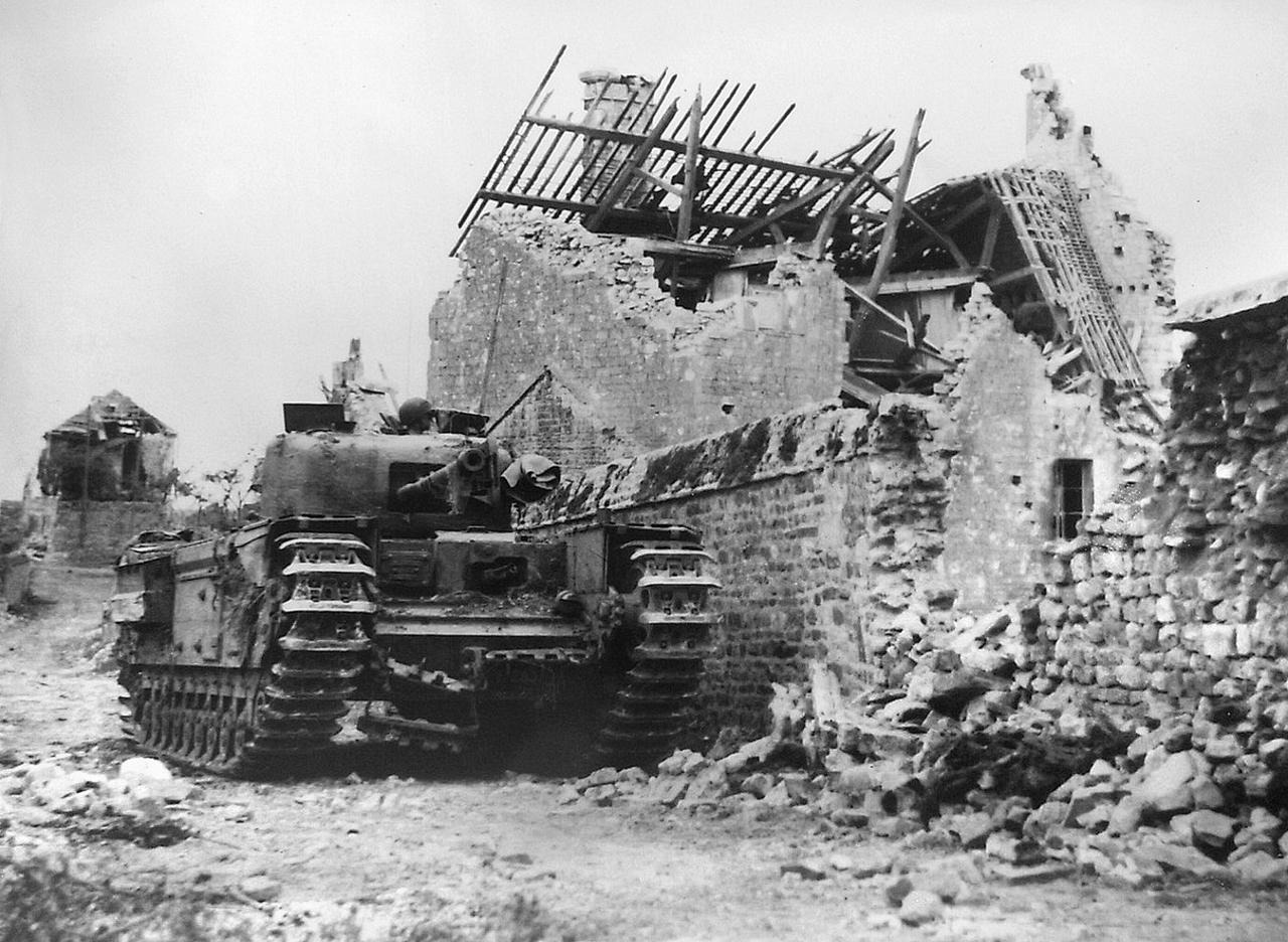 英国人直到这时候还抱残守缺，还在搞什么“步兵坦克”——1944年7月26日，法国