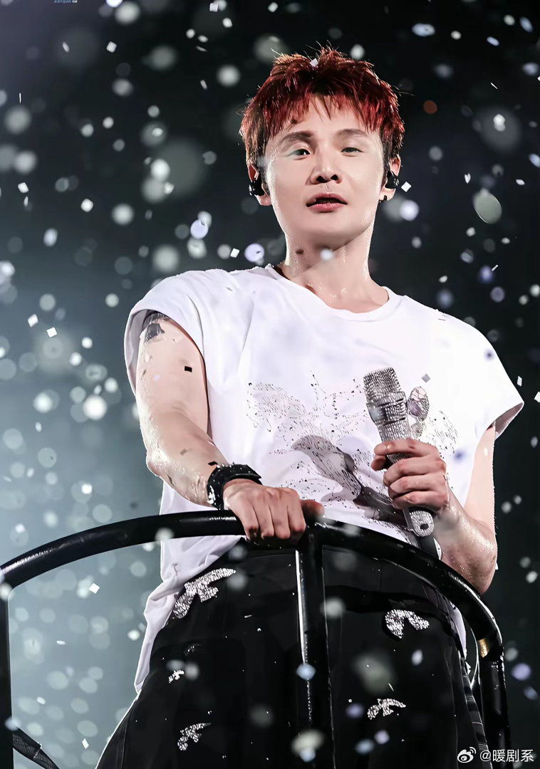 李荣浩，我竟然今天才知道，原来你是这样的人，最近抖音几乎全是李荣浩的视频，我在翻