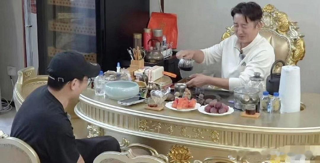 邹市明和冉莹颖的家，这看起来像是要破产的家吗？感觉这夫妻俩有“何不食肉糜？”的体