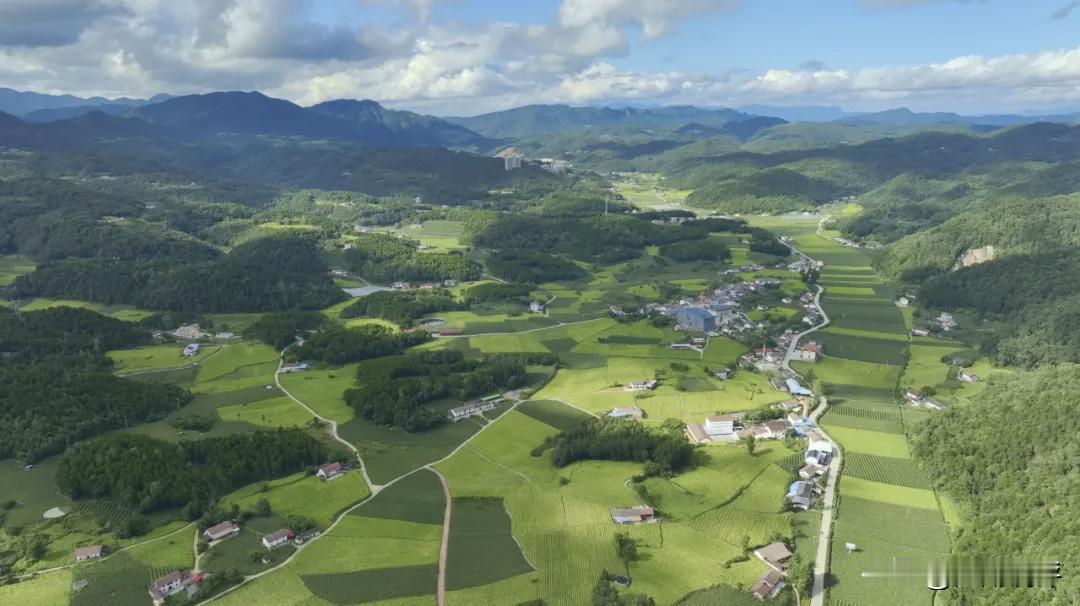 兴山昭君国际滑雪场再次升级扩大，本次在原有滑雪场基础上扩大滑雪赛道规模，额外新增