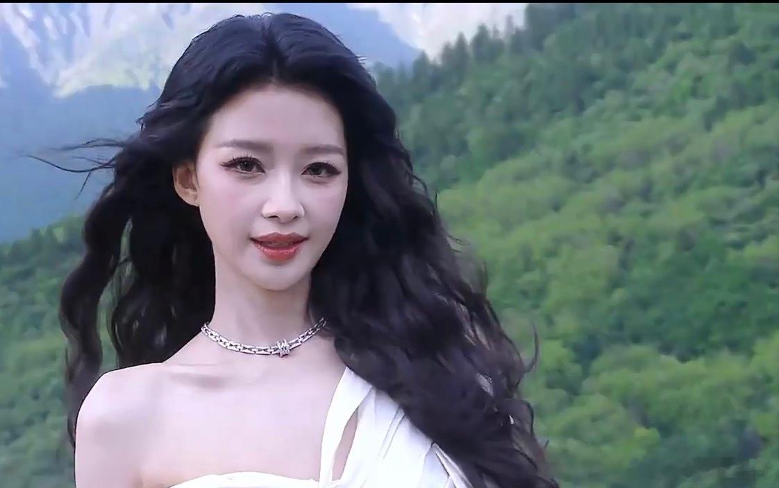 VOGUE这次活动，真的是长什么样就拍成什么样又丑的有美的又帅的，万物皆有