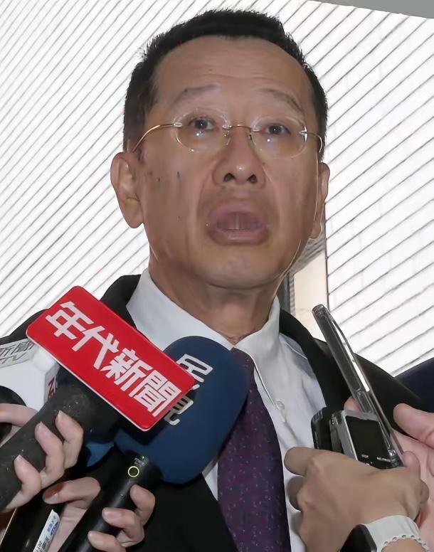 台“国防部长”顾立雄发表声明，

民进党这是彻底不演了。国民党没去开会，顾立雄直