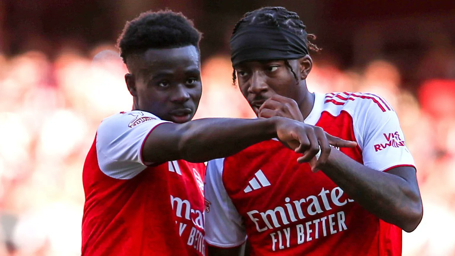 记者Simon Collings：萨卡和马杜埃凯交情甚笃。他们出身同一青训营，从