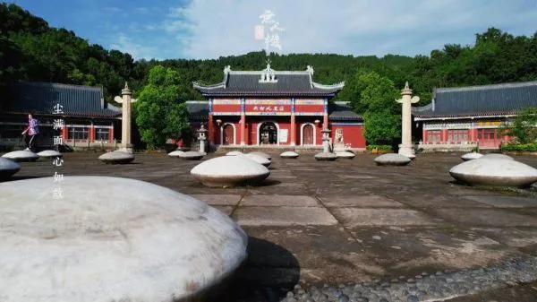 三台县，古称梓州、潼川府，位于四川盆地中北部，这里丘陵绵绵，田野山地错落有致，景