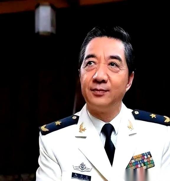 2015年，央视节目上，张召忠一句话，让导播间电话线都快烧了。
他说：“美国就算